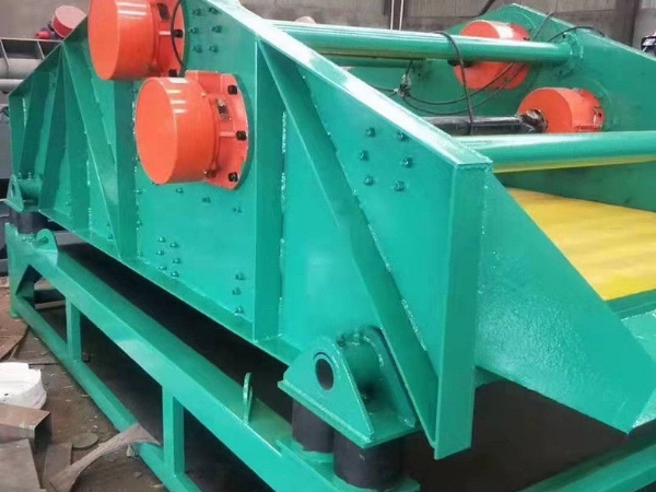 Linear dewatering screen